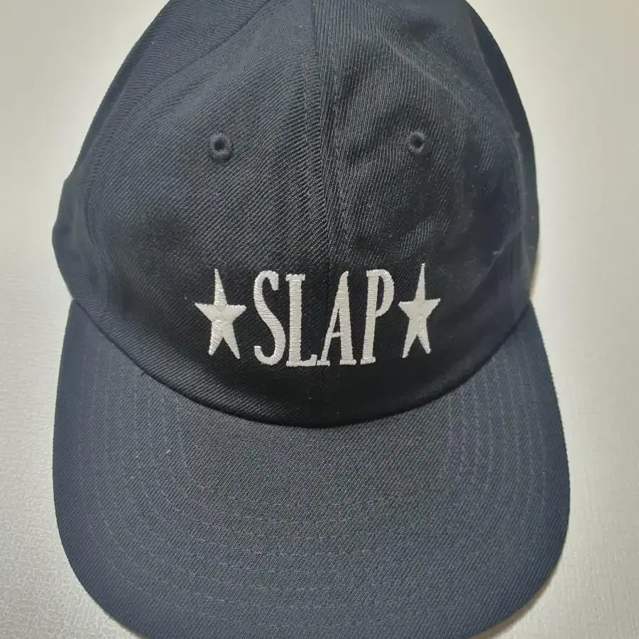 HUF X SLAP 콜라보 볼캡 스냅백 모자 팝니다 (새상품 블랙)