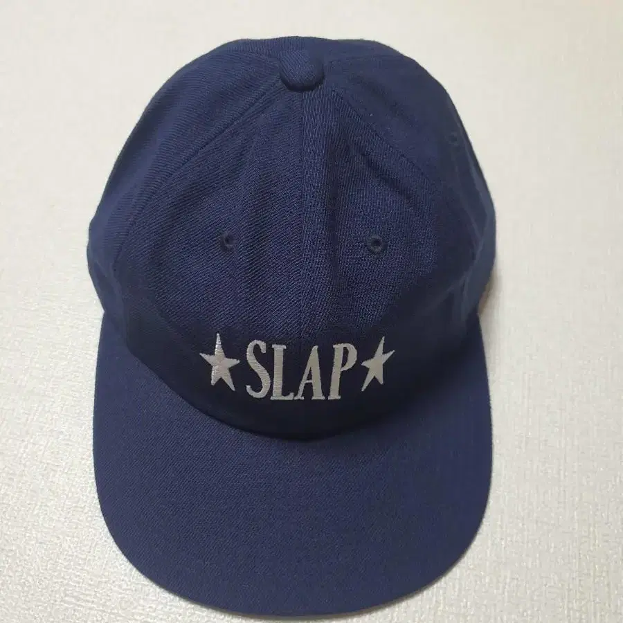 HUF X SLAP 콜라보 볼캡 스냅백 모자 팝니다 (새상품 네이비)