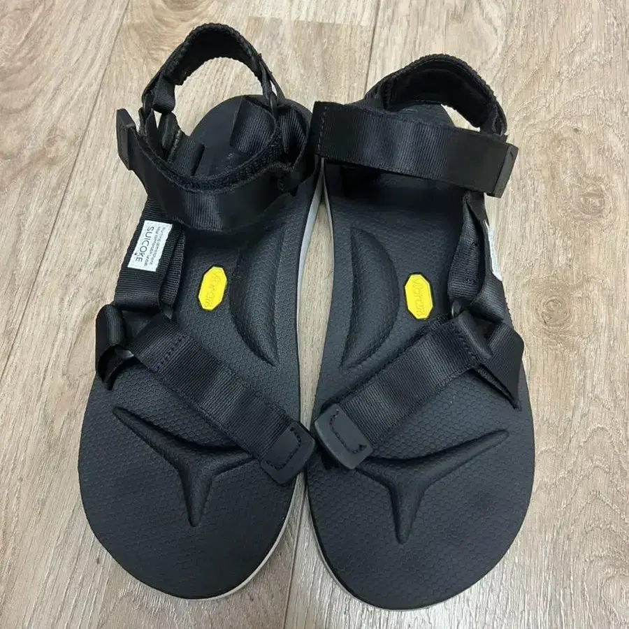 수이코크 샌달 suicoke