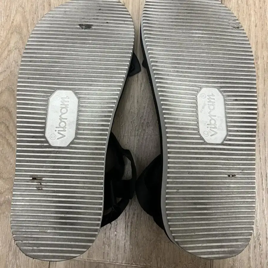 수이코크 샌달 suicoke