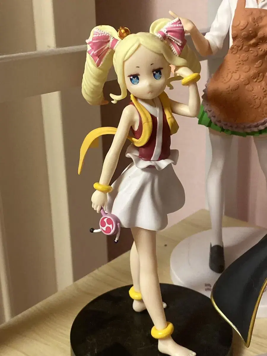 Lizero Beatrice Figurine