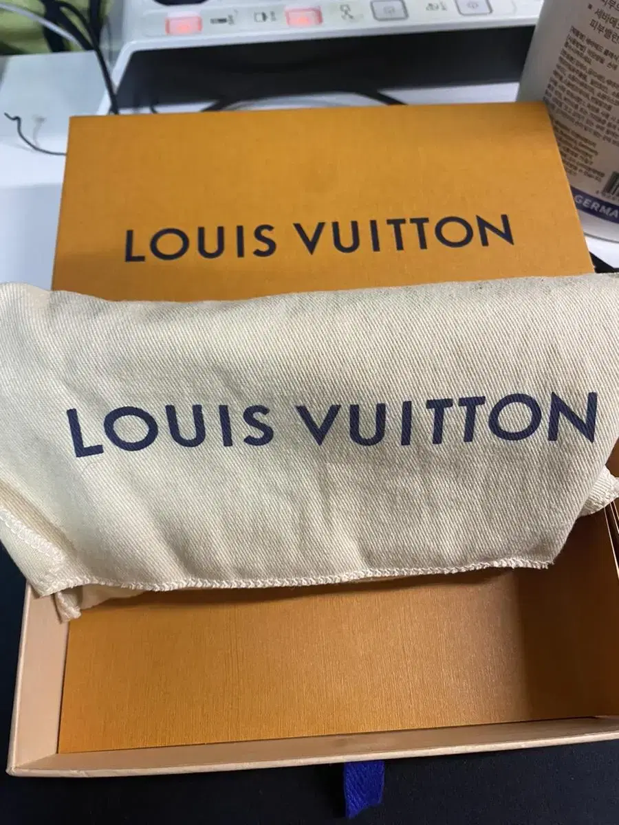 루이비통 반지갑(LOUIS VUITTON)M64587