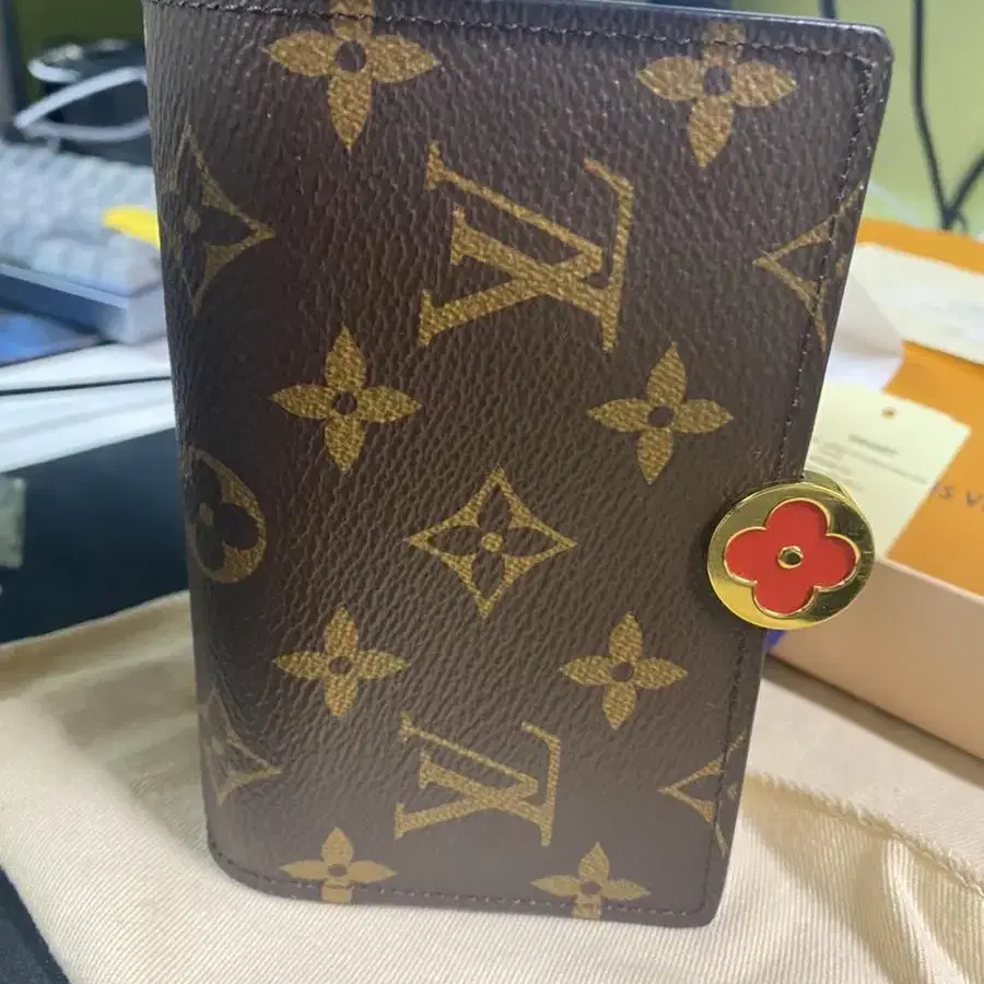 루이비통 반지갑(LOUIS VUITTON)M64587