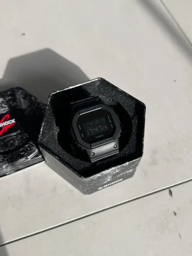 지샥 시계 g shock dw-5600bb-1