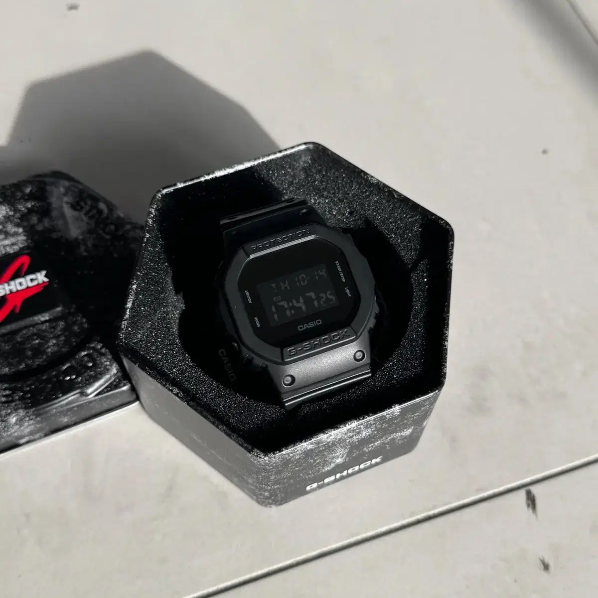 지샥 시계 g shock dw-5600bb-1