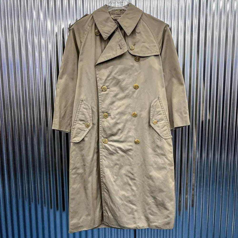 Burberry Double Trench Coat (Domestic M) U167