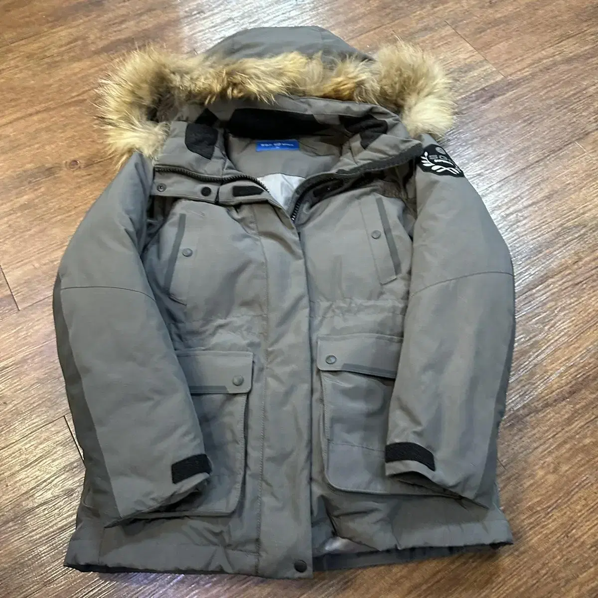 This is a size 95 SFG padded jacket.