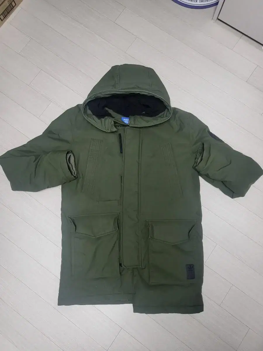 Too cold . Adidas Harvey Down Parka (Hooded.Half-length padded)