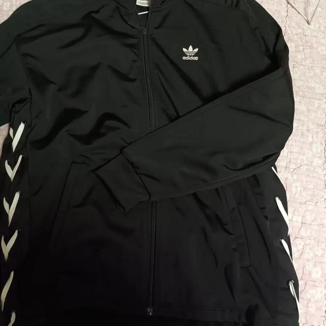 아디다스 LACED TRACKTOP 발레코어룩