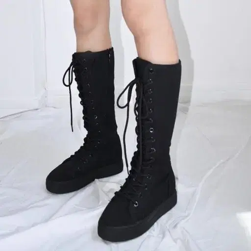 아쿠비 클럽 low strap boots 240