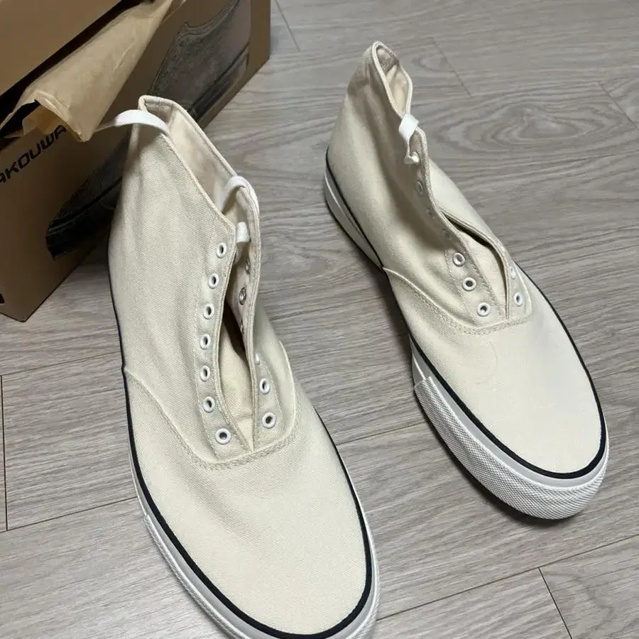 WAKOUWA Deck Shoes (와쿠와 덱슈즈 하이)