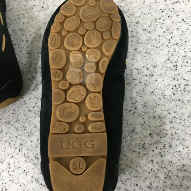 UGG 어그 모카신 220