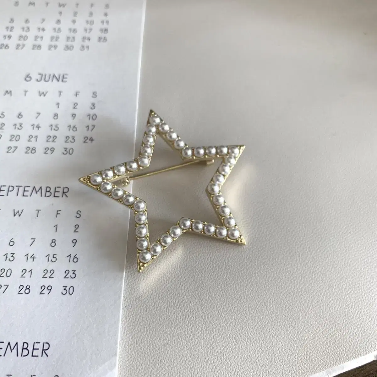 (New Product) Star-shaped Brooch