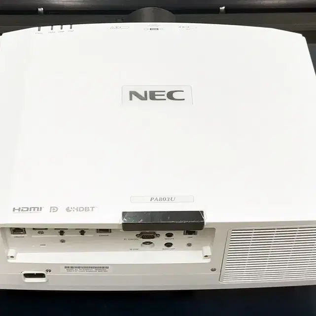 NEC PA803U 8000안시 WUXGA 교회 강당용 중고빔프로젝터