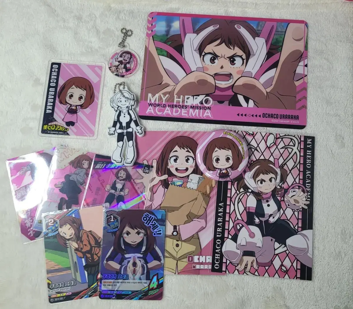 Hiroaka Uraraka Ochako A total of 13 types of acrylics, badges, postcards, colored paper, etc. are sold bulk 