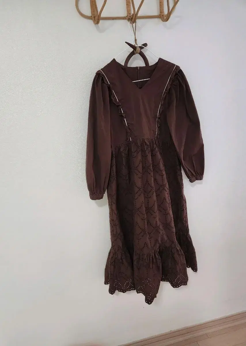 Bicini Ruffle EyeletPunched Long ONEPIECE Brown