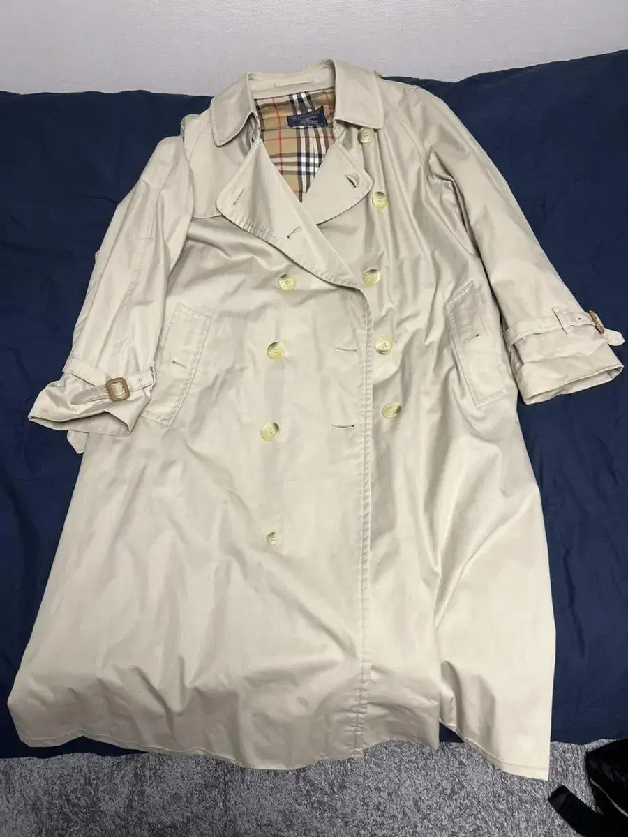 Burberry 90s trench coat size 105