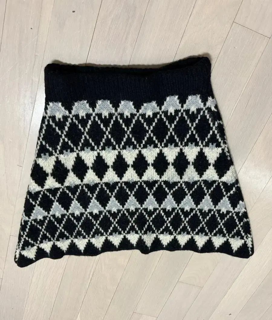 Argyle Knit Banded Skirt