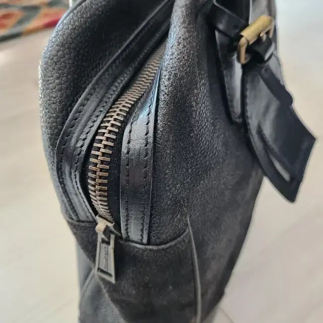 정품 디스퀘어드2 남성용 Shark skin Leather Bag