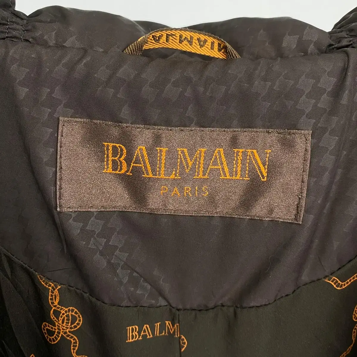 빈티지 BALMAIN PARIS 스틸 로고 디테일 다운 파카