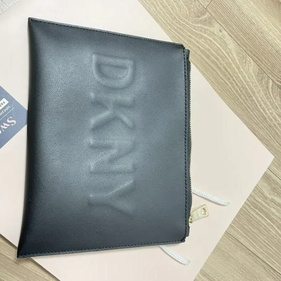 DKNY 숄더백