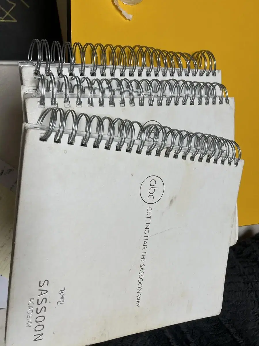Vidal Sassoon Man's Cut Woman's Cut Color Book sells
