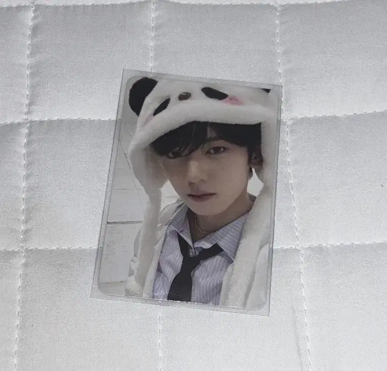 urgent!!! han yujin panda unreleased photocard wts sell