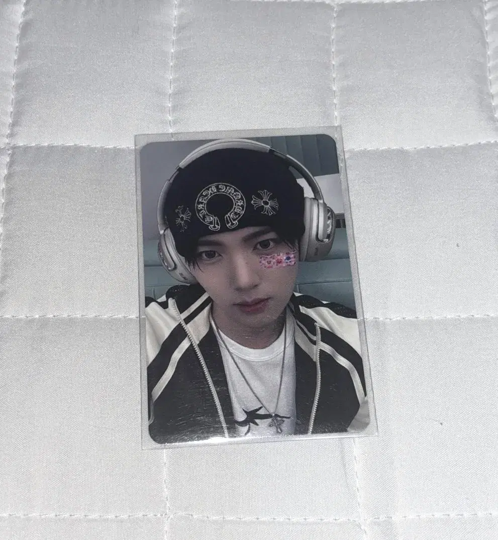 urgent!! han yujin Band-Aids ld photocard wts sell