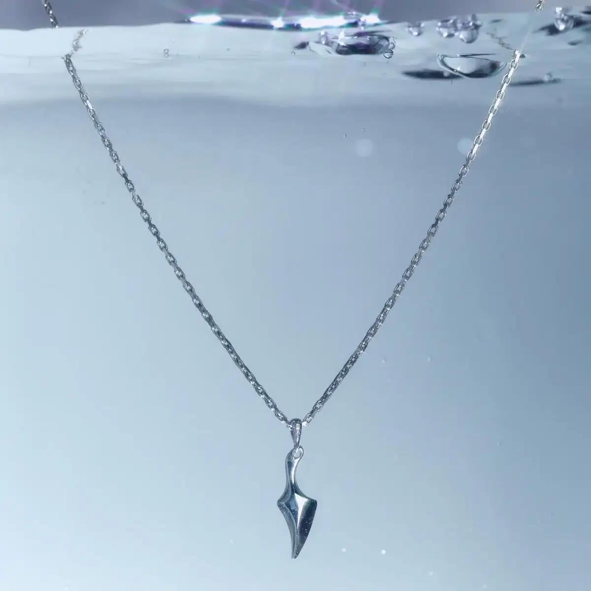 아몬즈 Shark tooth necklace (목걸이)