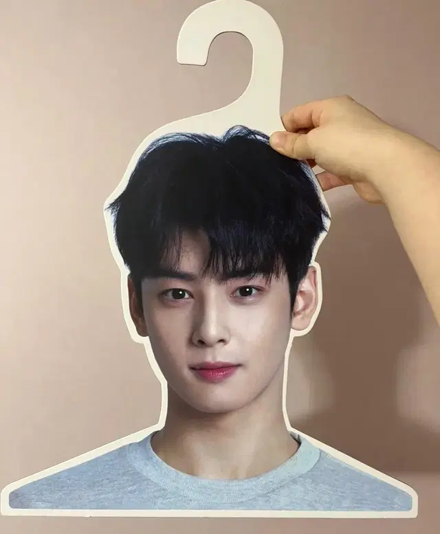 크린토피아 아스트로 차은우 옷걸이