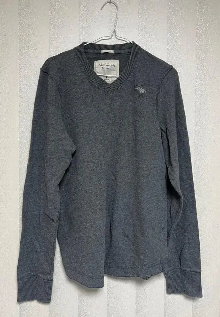 Abercrombie V-neck knit L