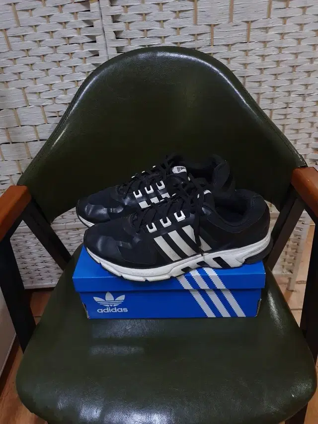 ADIDAS 아디다스 이큅먼트 10 워킹화 265mm