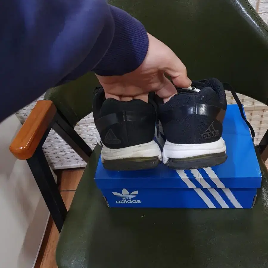 ADIDAS 아디다스 이큅먼트 10 워킹화 265mm