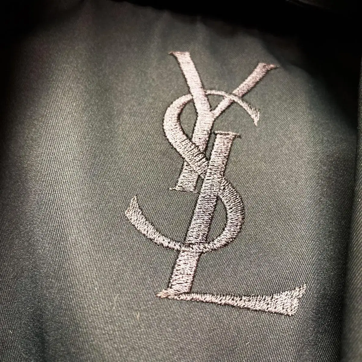 YSL 입생로랑 스펠아웃 스몰로고 폴리쉘 블렉 자켓 코트