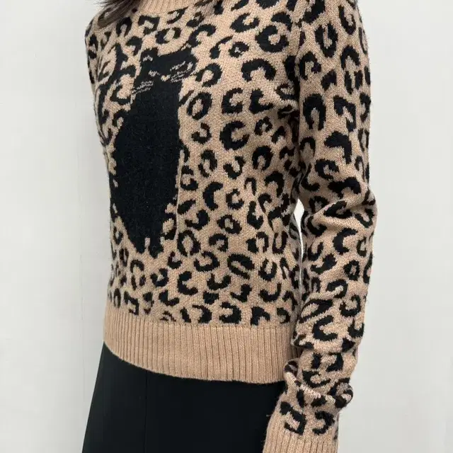 leopard neko top