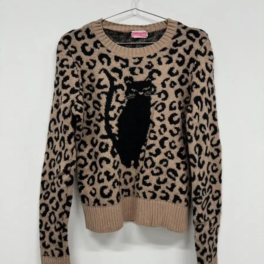 leopard neko top