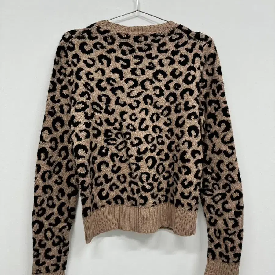 leopard neko top