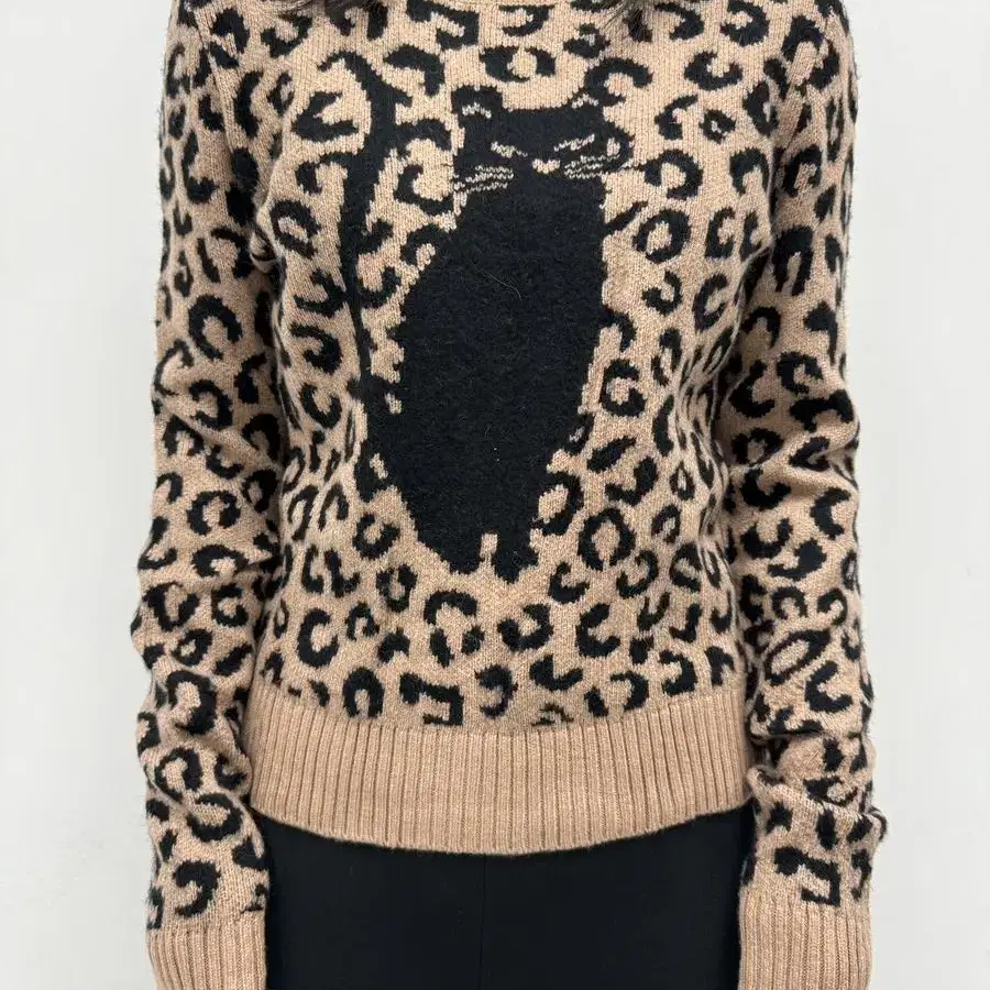 leopard neko top