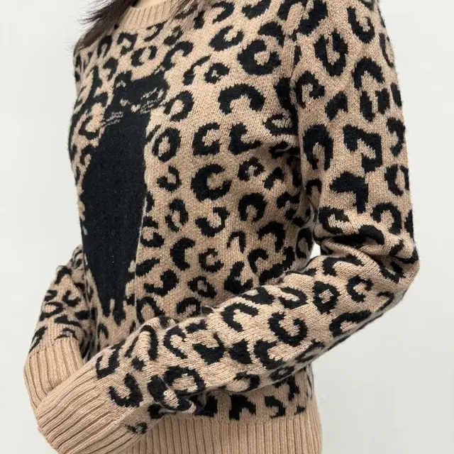 leopard neko top