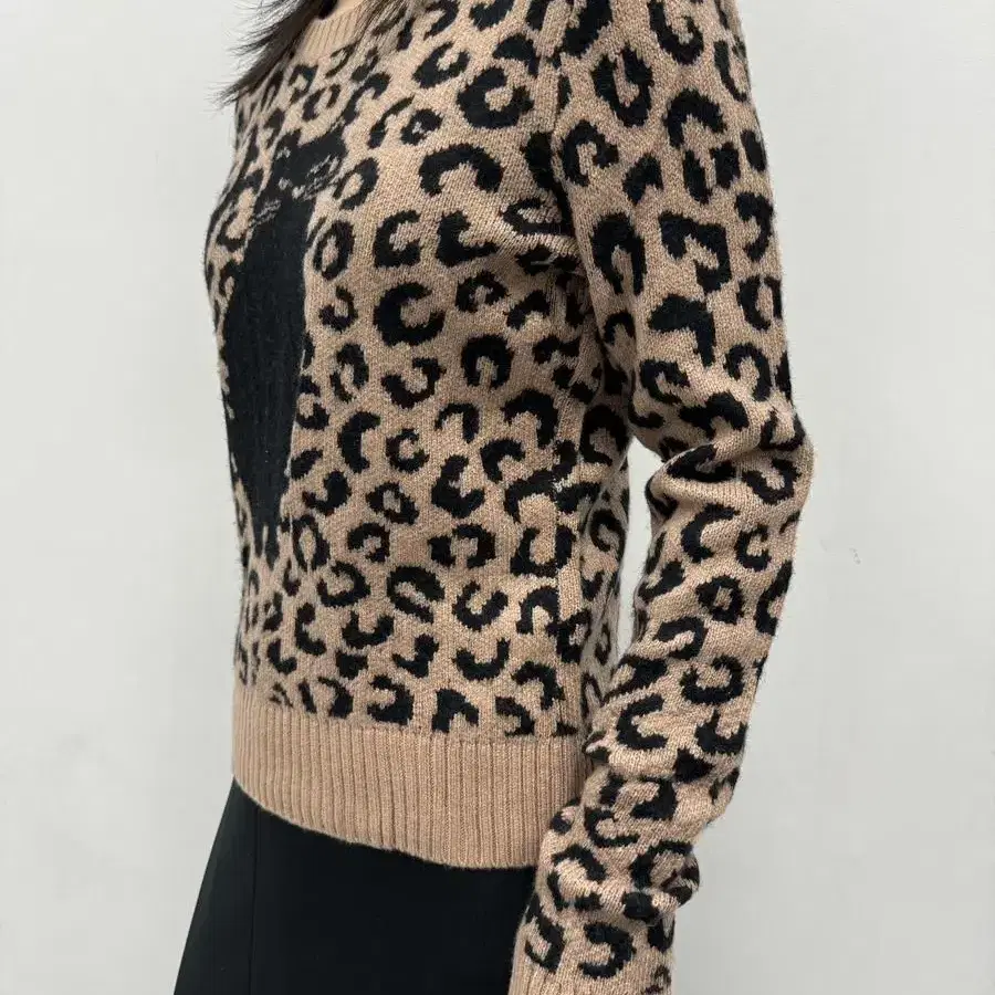 leopard neko top