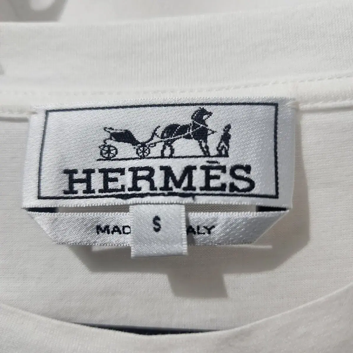 에르메스(Hermes) 반팔티