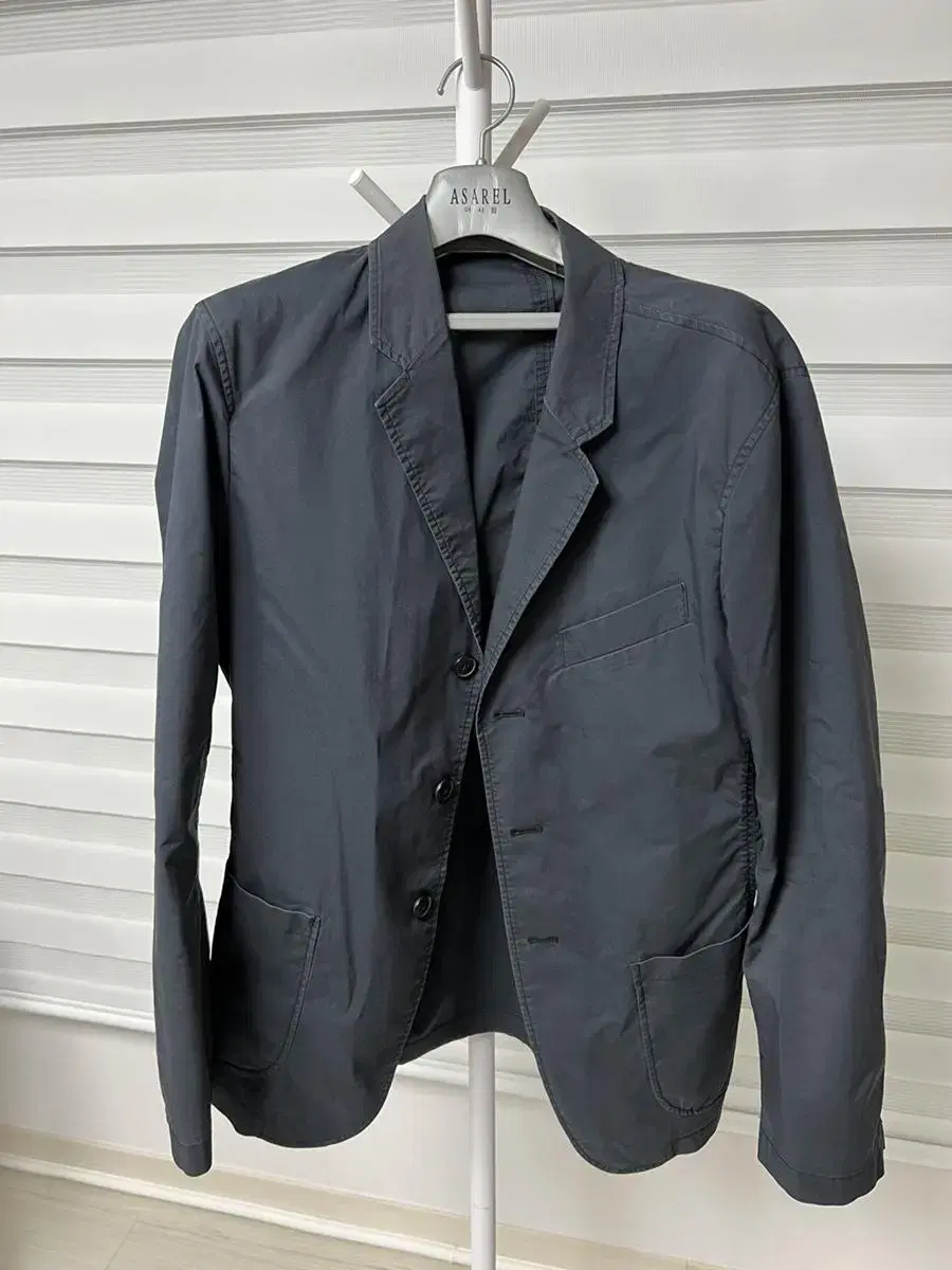 Uniqlo 3-button blazer jacket Mai