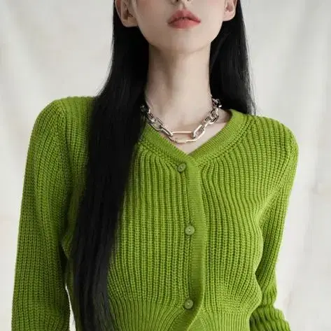 [어반드레스] V-neck Crop Cardigan/OLIVE