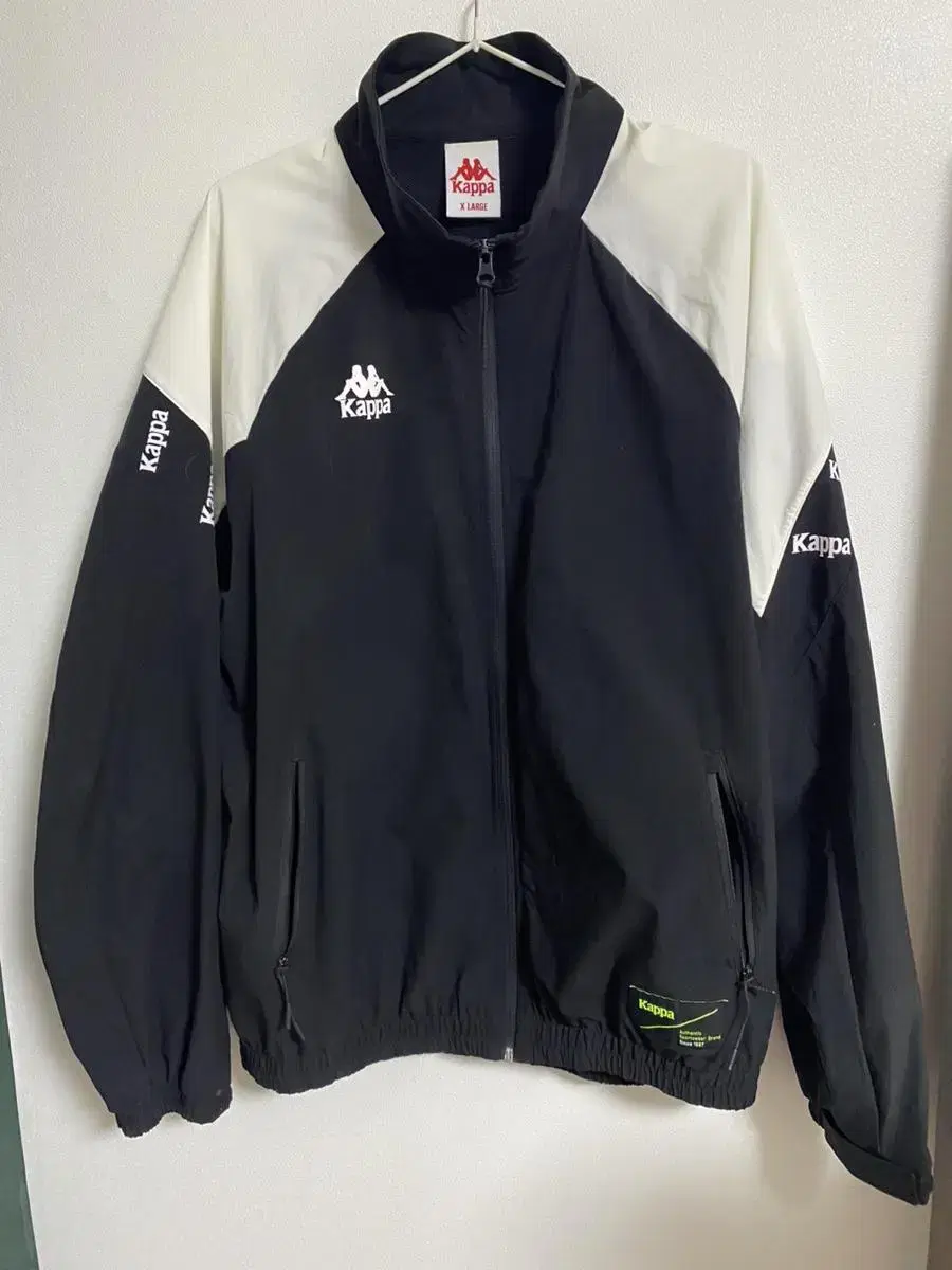 {XL} Kappa Orca Windbreaker