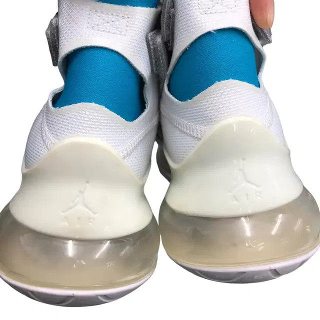 Jordan Air Latitude 720 White Aqua 240mm