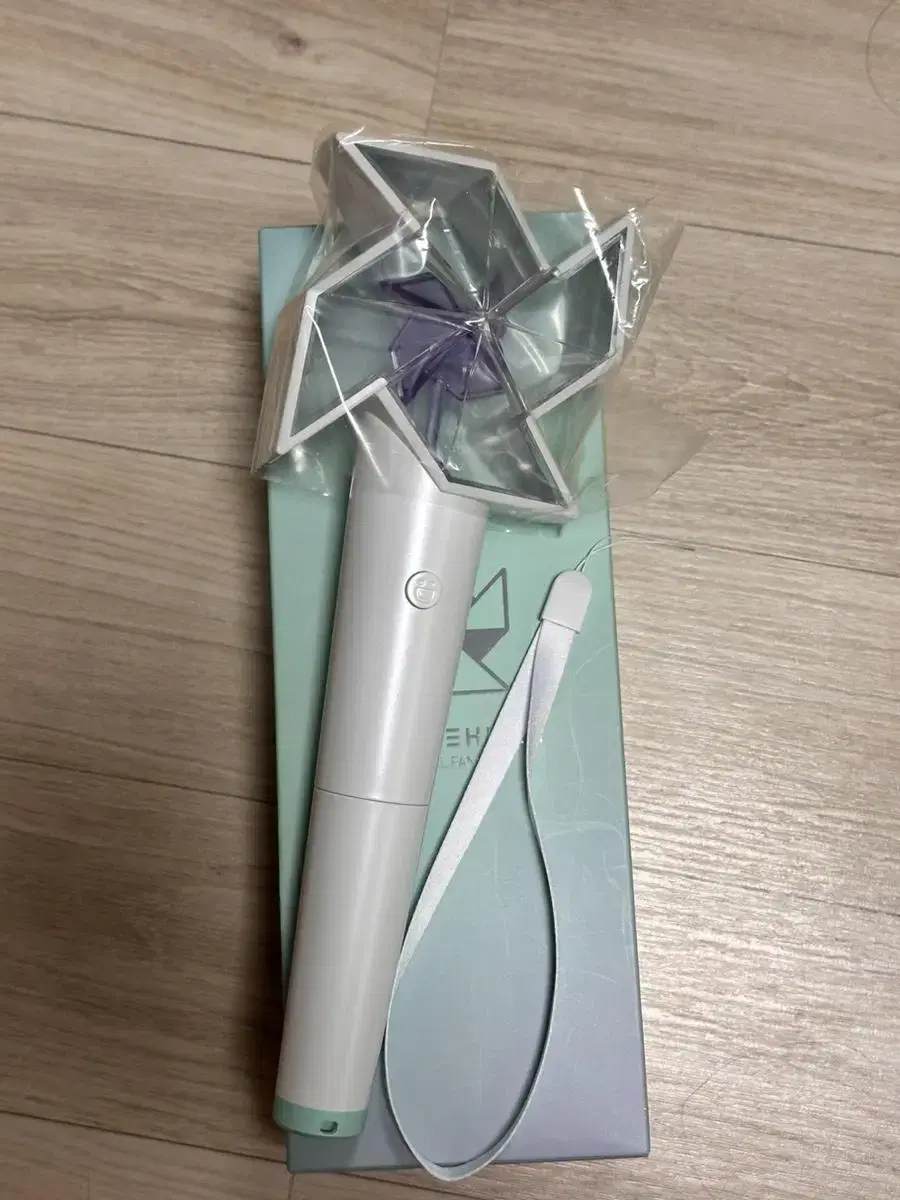 Jaehwan Kim Lightstick