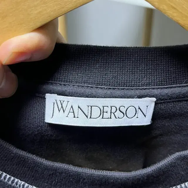 JW ANDERSON 앤더슨 스티치 로고 맨투맨 블랙 L