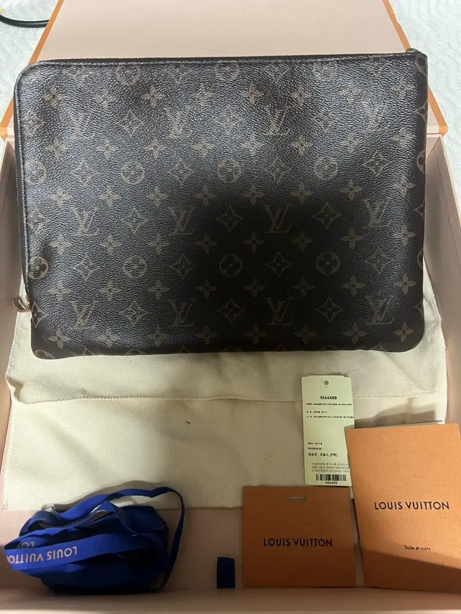 I'm selling my Louis Vuitton clutch bag, I bought it 3 years ago.