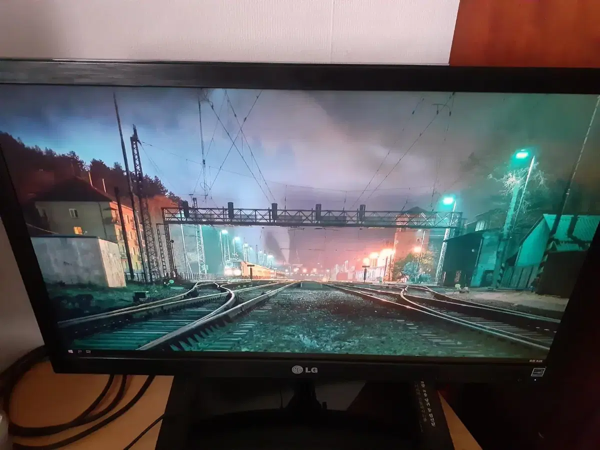 Buy cheap LG E2351 monitors for parts.