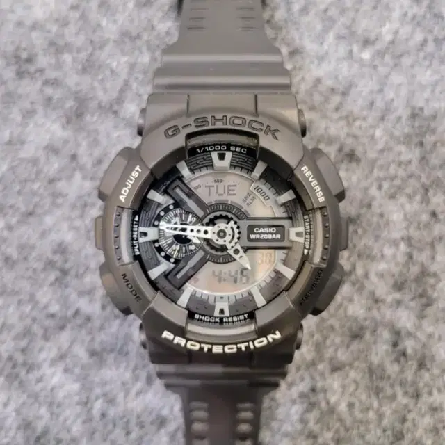 지샥 G-SHOCK 빅페이스 GA110 한정판 무광 다크그레이 컬러.